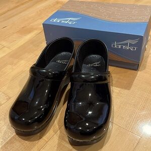 Dansko Professional Black Patent Clog, Size 41